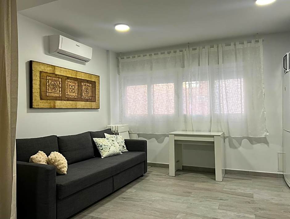 Cozy Apartment up to 6 persons 3 min to Metro