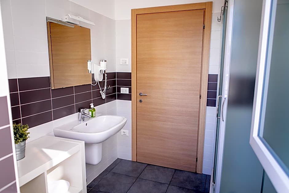 AB&C Arco Bed And Camping