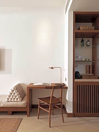 Deluxe Twin Room with Balcony