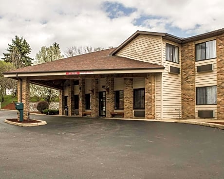 Quality Inn East Liverpool - Calcutta