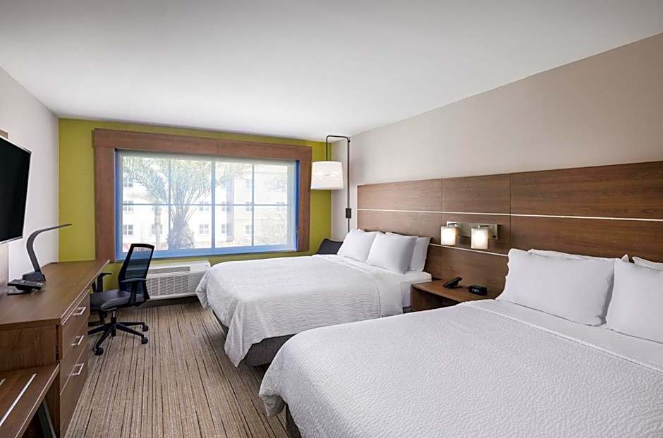 Holiday Inn Express and Suites Gilbert - East Mesa By IHG