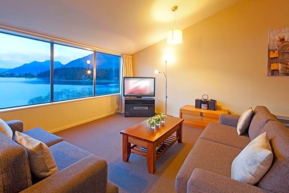Spinnaker Bay Apartments