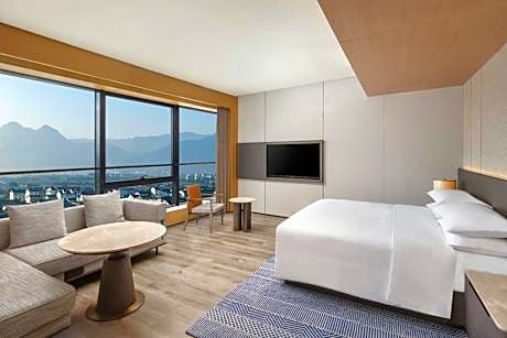 King Room with Mountain View - Club Level