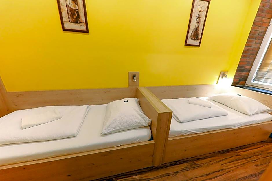 Do Step Inn  Hotel & Hostel