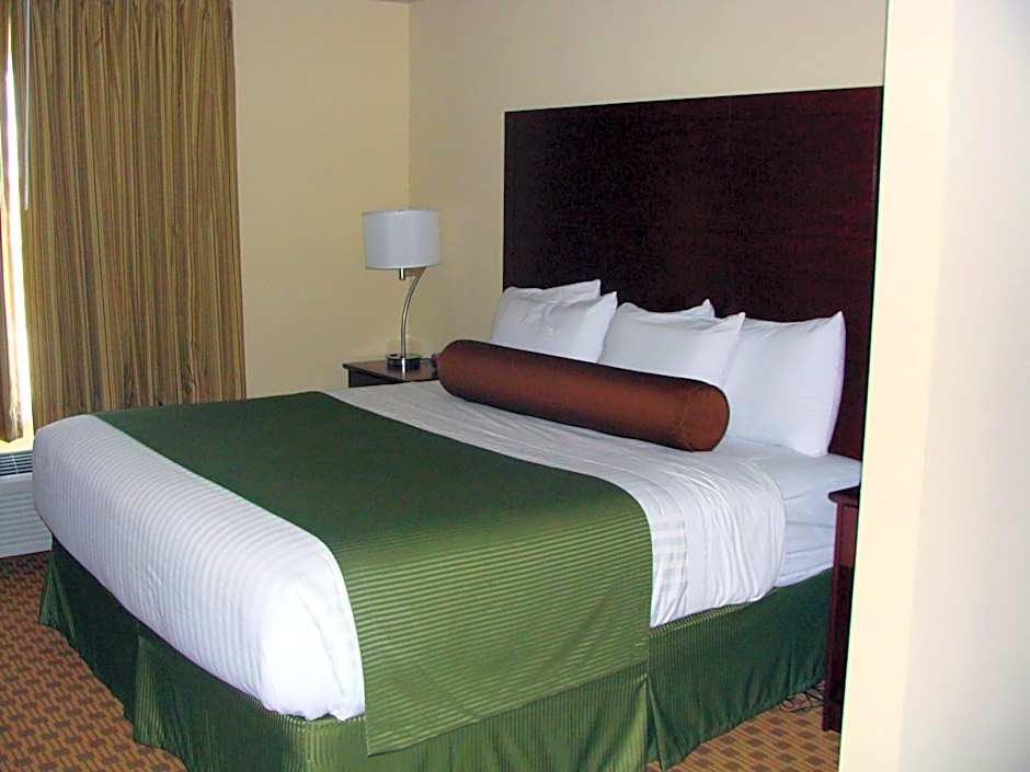 Cobblestone Hotel & Suites - Broken Bow