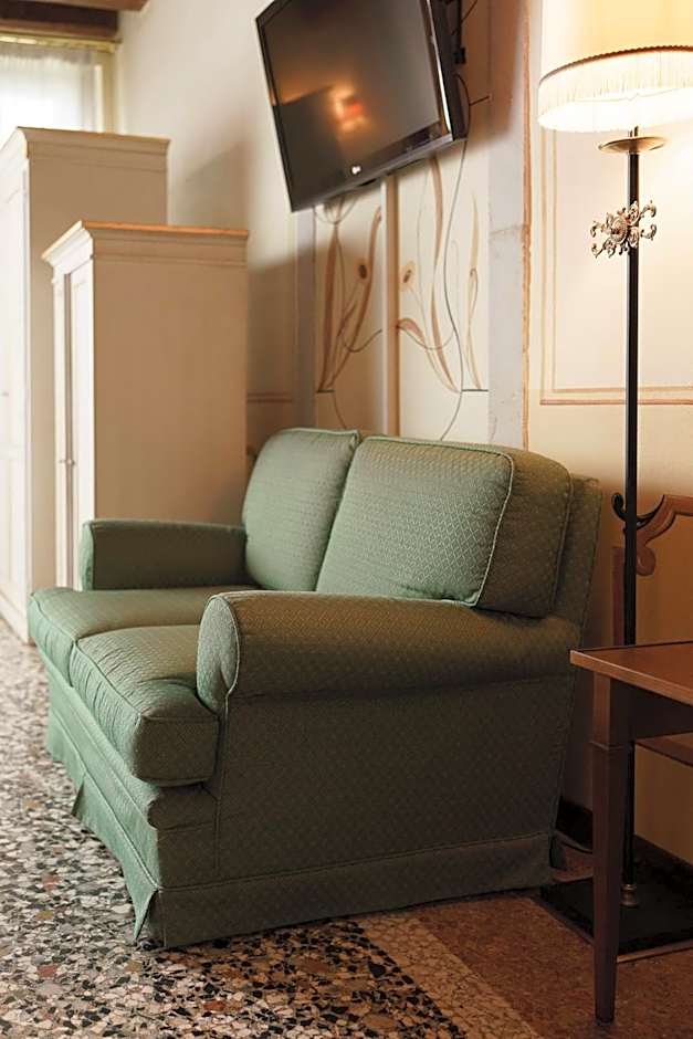 Hotel Villa Policreti