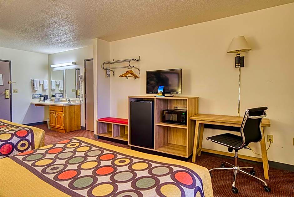 Super 8 by Wyndham Hot Springs