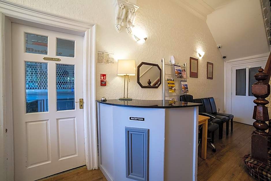 OYO The Douglas Hotel