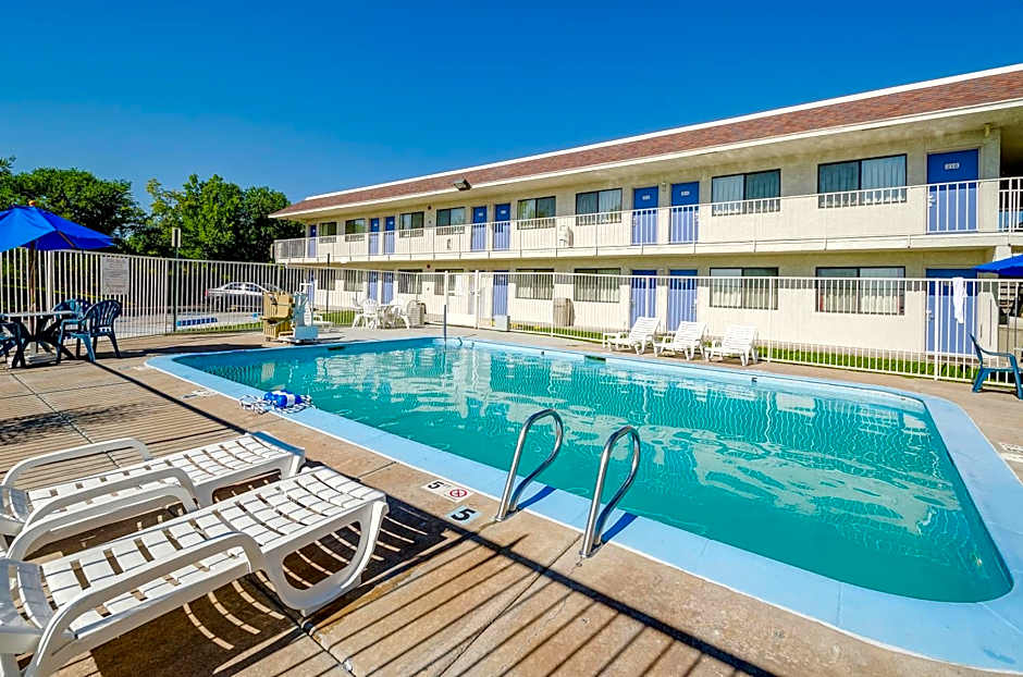 Motel 6 Thornton, CO