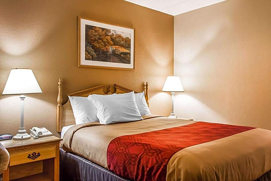 Econo Lodge Inn & Suites Huntsville University Area