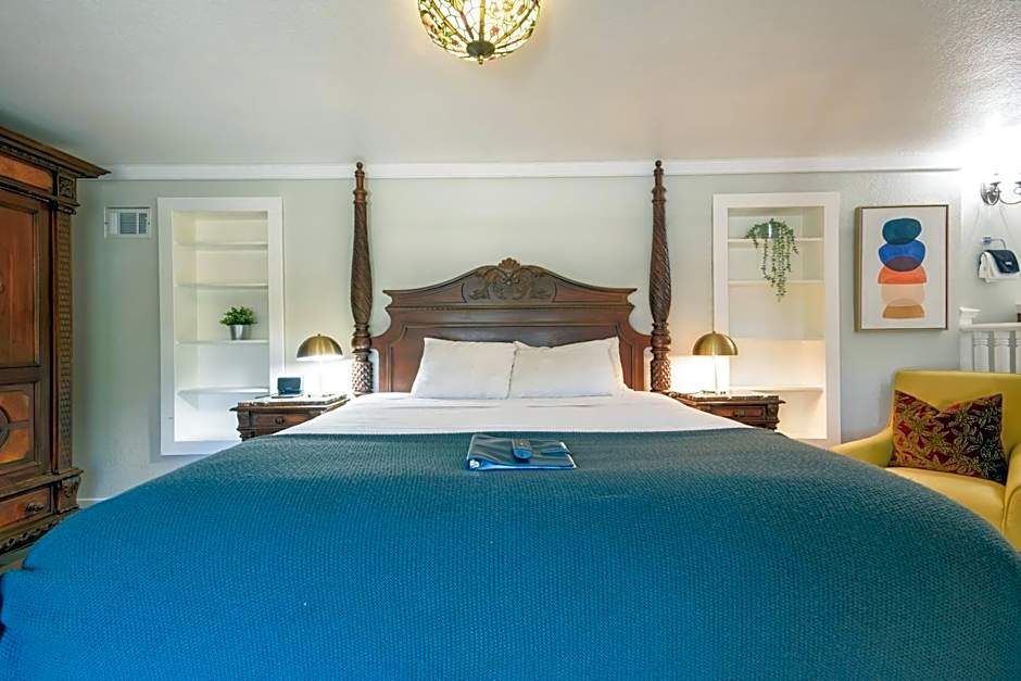 Cedar Gables Inn