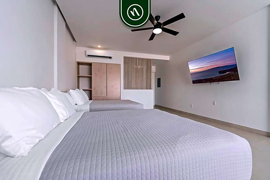 Amazing 2BR Condo with Terrace Overlooking the Marina