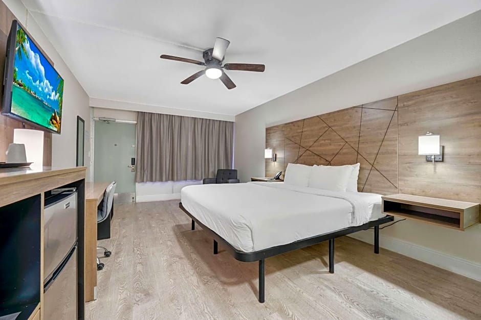 Quality Inn & Suites Airport/Cruise Port Hollywood