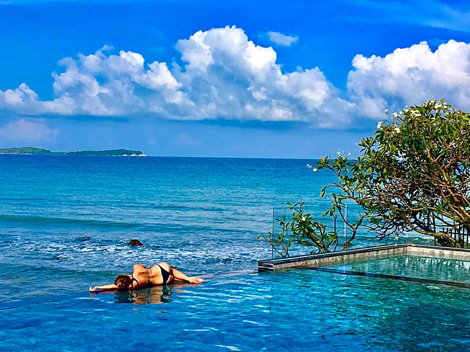 Sea Front Pool Villas by The Sarann