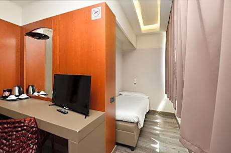 Quadruple Room with Private Bathroom