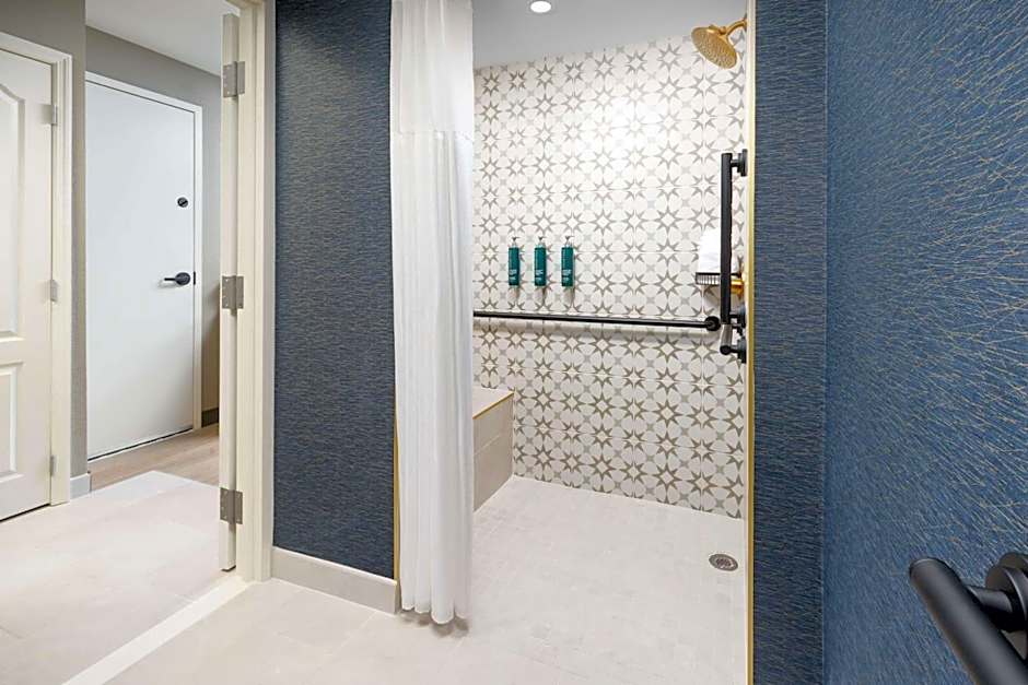 DoubleTree by Hilton Charlotte City Center