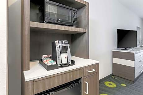 Queen Room with Two Queen Beds - Mobility and Hearing Access