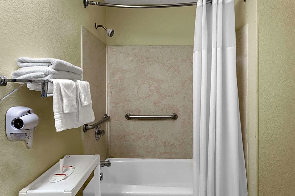 Days Inn by Wyndham Columbia NE Fort Jackson
