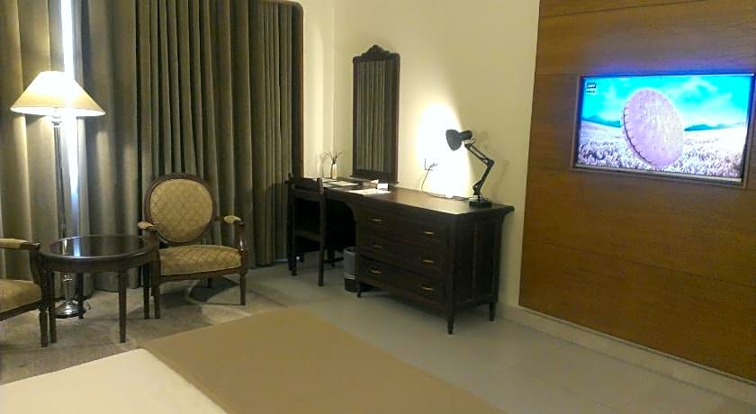 Regent Plaza Hotel & Convention Center