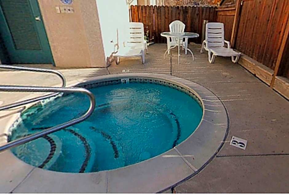 Cloverdale Wine Country Inn and Suites