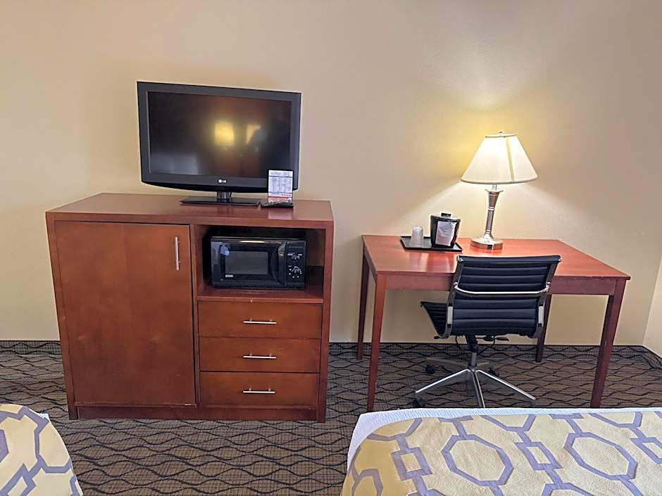 Baymont by Wyndham Mishawaka South Bend Area