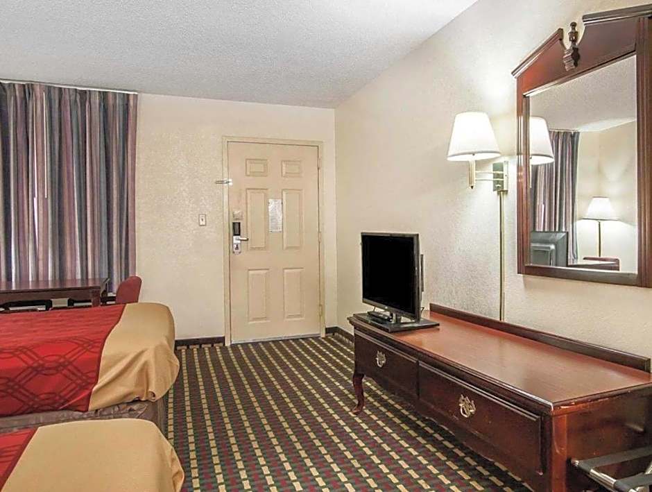 Econo Lodge Inn & Suites Tuscaloosa I-20