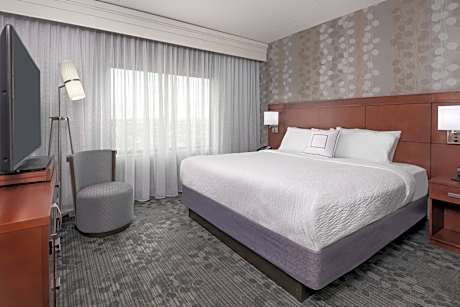 One-Bedroom King Suite with Sofa Bed and Roll-in Shower - Mobility and Hearing Accessible