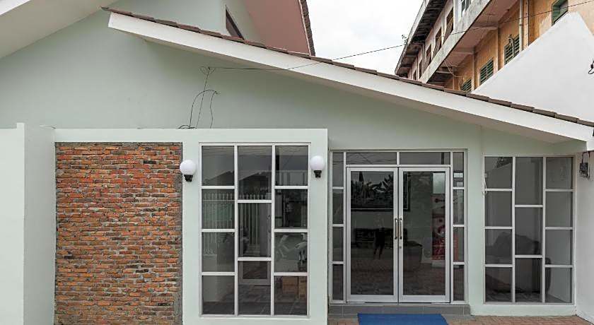 RedDoorz Plus near RS USU Medan 2