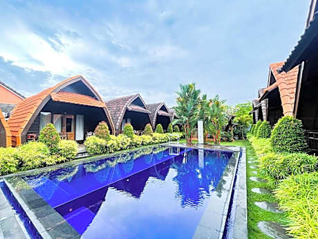 Lilis Aksito Akusara by Lavana