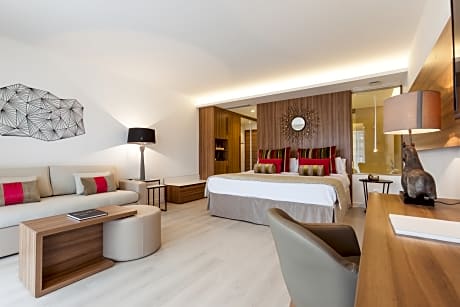 JUNIOR PENTHOUSE SUITE 2 ADULTS +  1 CHILD