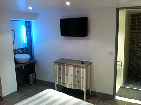 Suite (2 Adults)