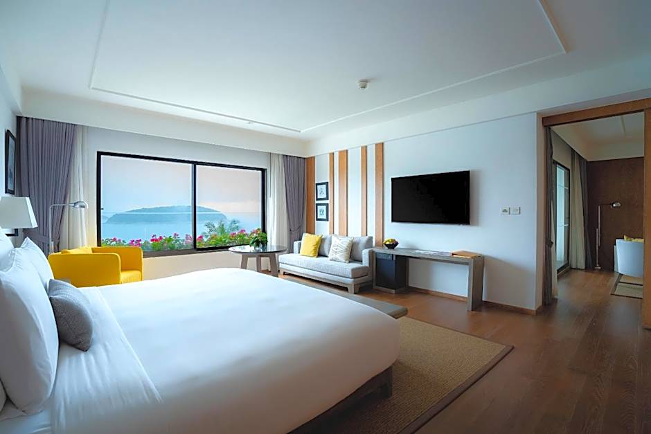 Photo 1 of 6 of Royal Suite, Ocean View