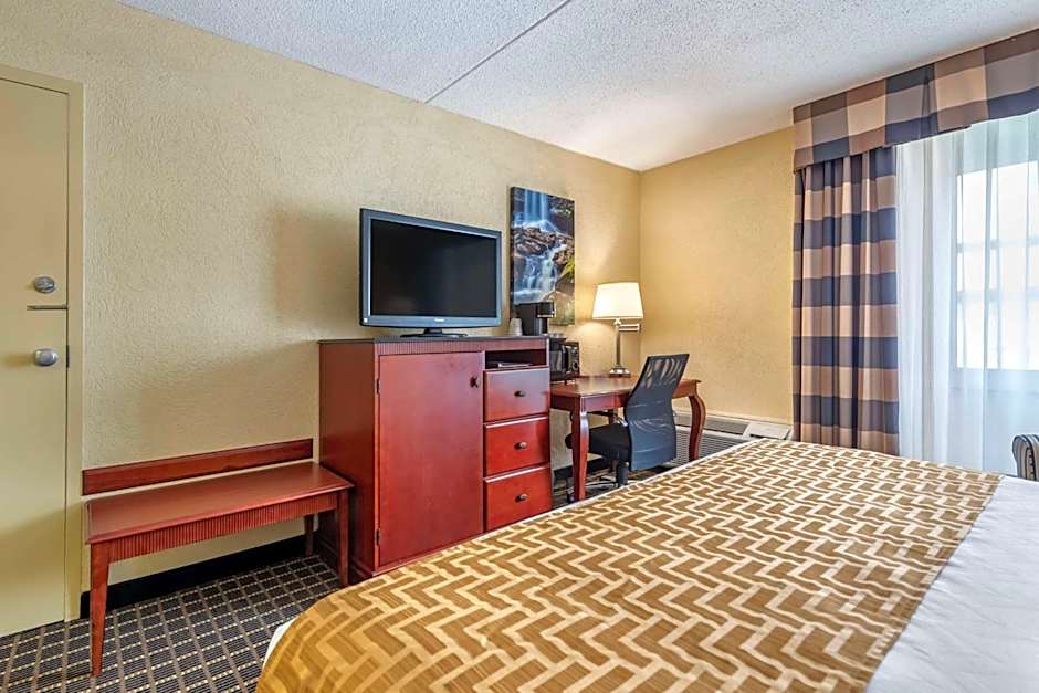 Best Western Plus Bridgeport Inn