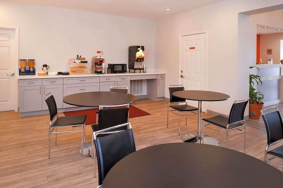 Econo Lodge Inn & Suites Port Arthur near Sabine Pass