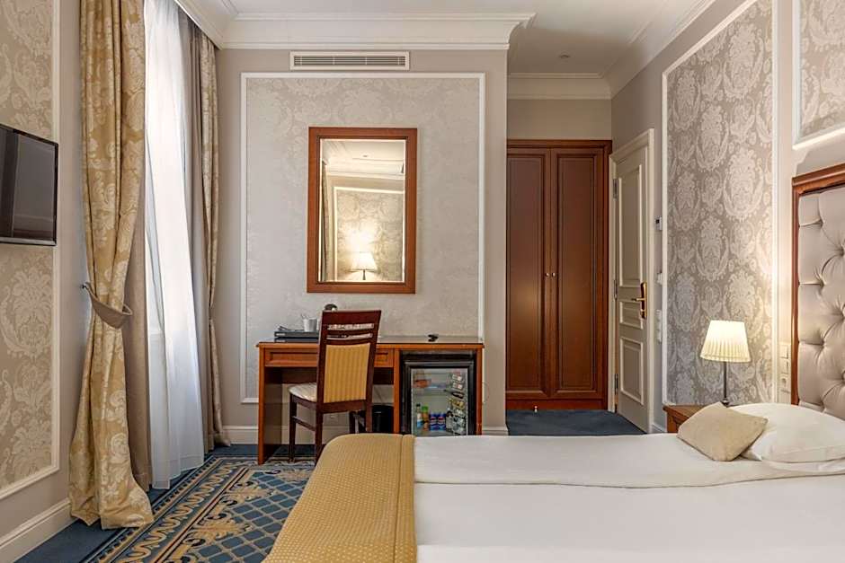 RIXWELL GERTRUDE HOTEL