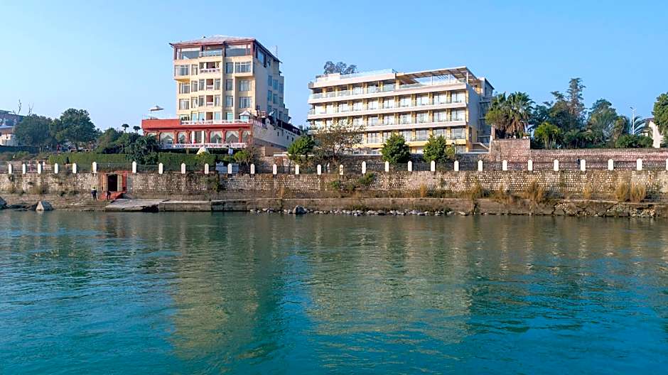 Modi Yoga Retreat - A Luxurious Yoga Retreat on the banks of Ganges