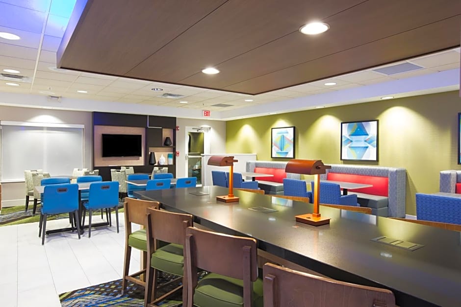 Holiday Inn Express Hastings, an IHG Hotel