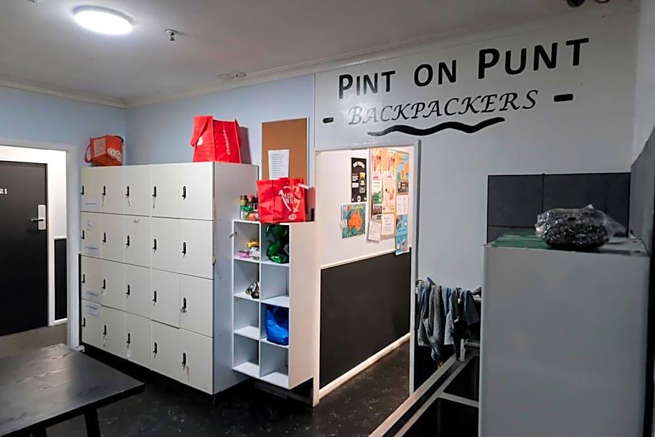 Pint On Punt Backpackers