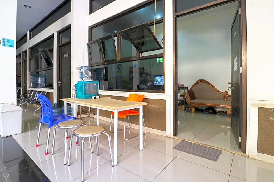 Saloka Guest House & Residence