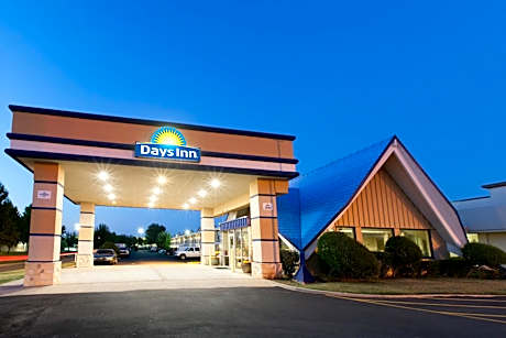 Days Inn by Wyndham Norman