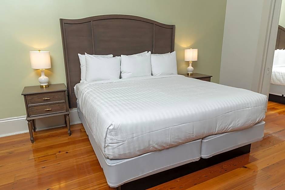 Lamothe House Hotel