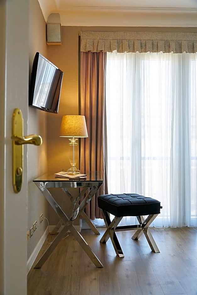 Hotel Monopol - Central Station