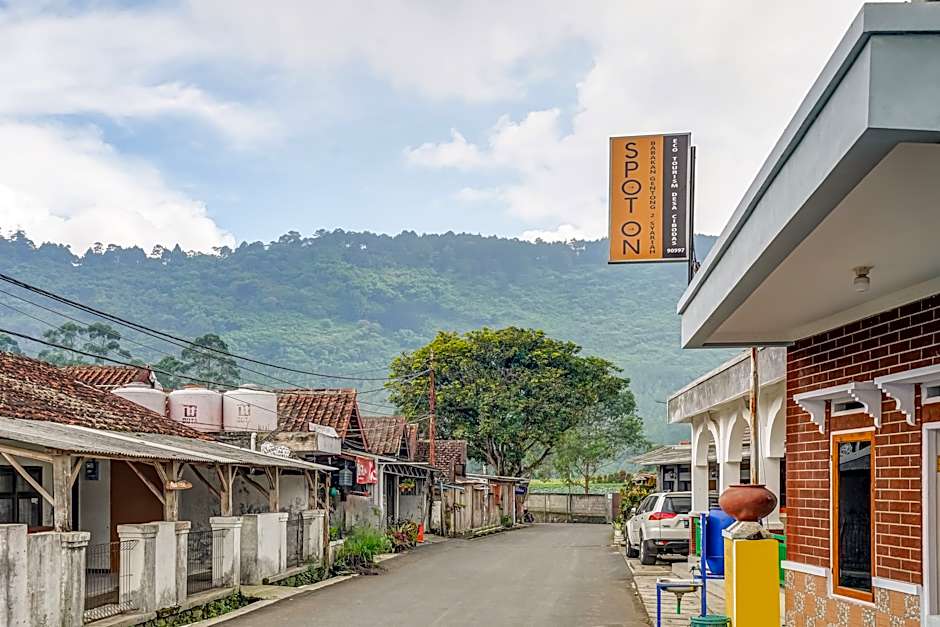 OYO 90997 Eco DesaCibodasBabakanGentong2Syariah