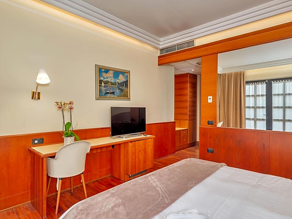 Hotel Prestige