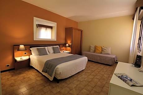Classic Triple Room
