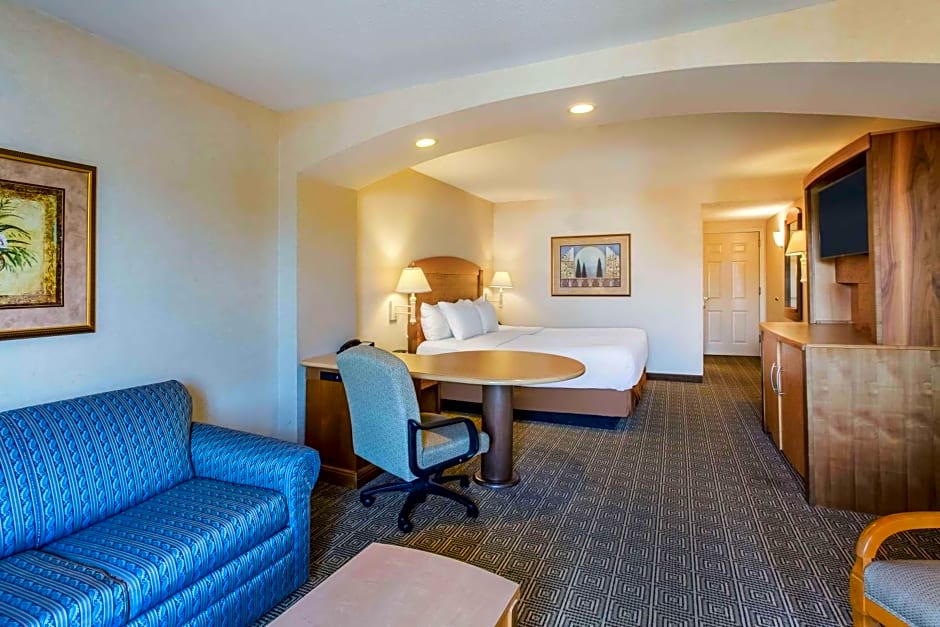 La Quinta Inn & Suites by Wyndham Islip Macarthur Airport