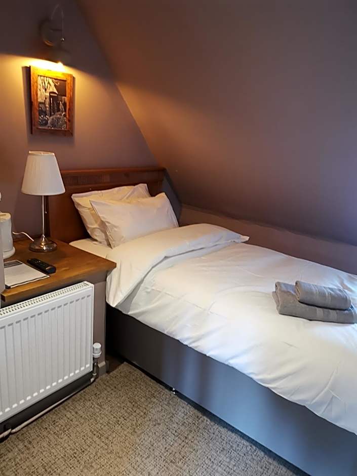 The Hollybush Inn and B&B