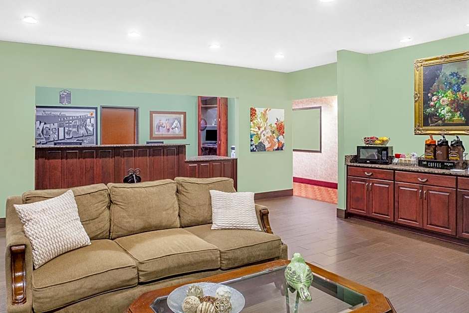 Super 8 by Wyndham Central City