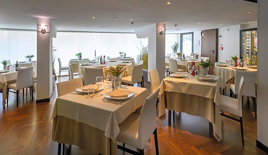 Sardegna Hotel - Suites & Restaurant