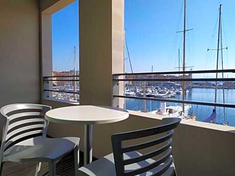 Junior Queen Suite with Sea View